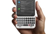 Clicks herbouwt de BlackBerry, met een oplichtende knop