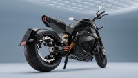 Deze motor heeft een accu die honderdduizend keer oplaadt