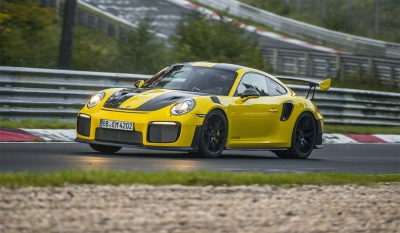 Bekijk hoe de Porsche 911 GT2 RS het wereldrecord van Nurburging vernietigt