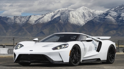 Dit zijn de snelle, peperdure en soms opmerkelijke auto's van bekend Nederland!