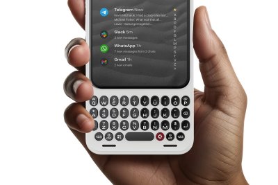Clicks herbouwt de BlackBerry, met een oplichtende knop
