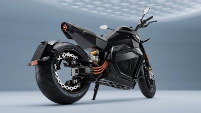 Deze motor heeft een accu die honderdduizend keer oplaadt