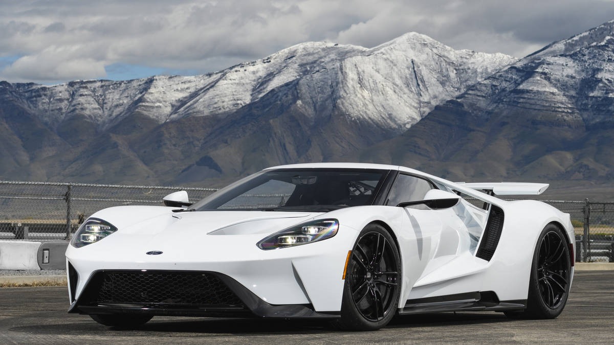 Dit zijn de snelle, peperdure en soms opmerkelijke auto's van bekend Nederland!