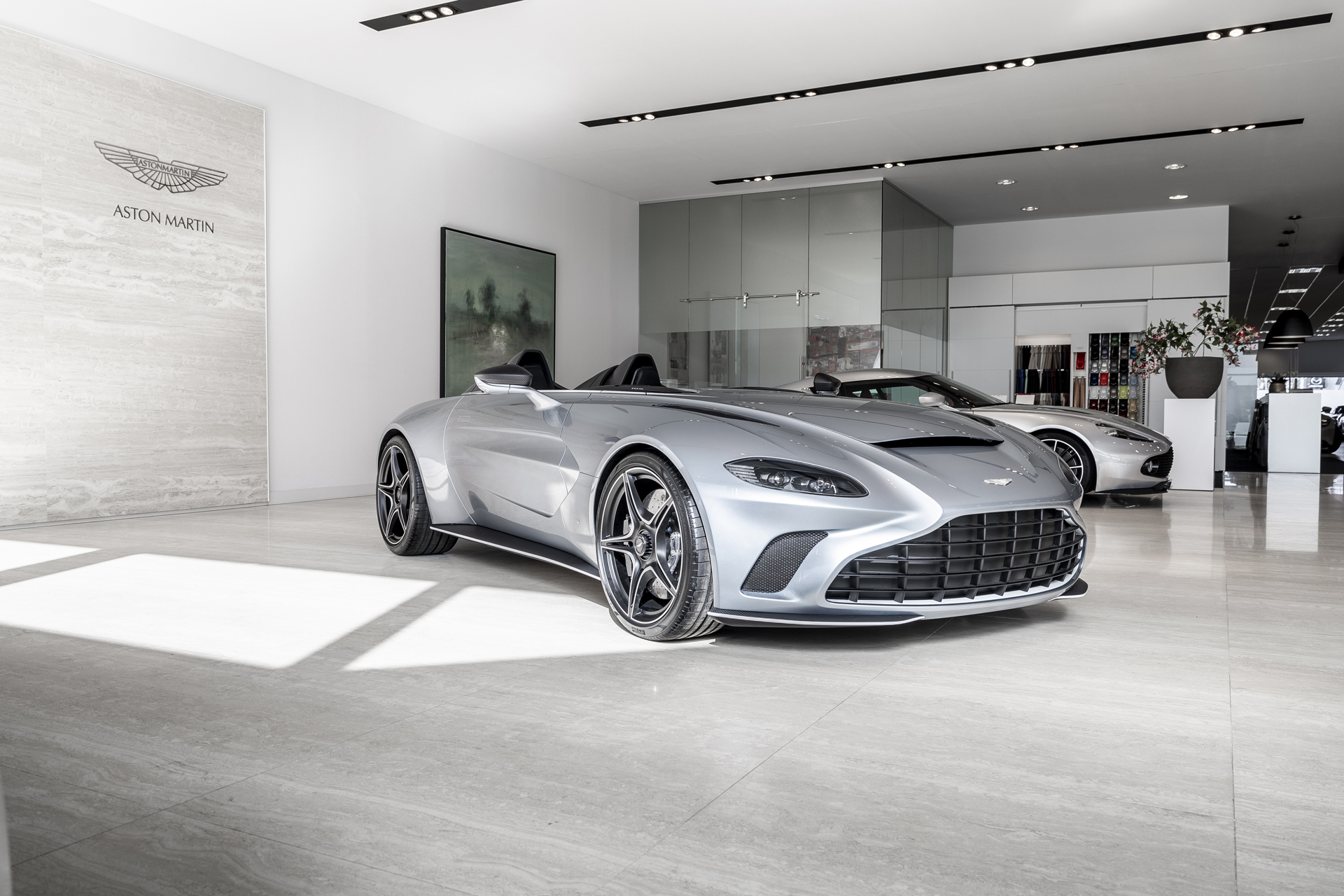 De Aston Martin V12 Speedster nu ook in Nederland