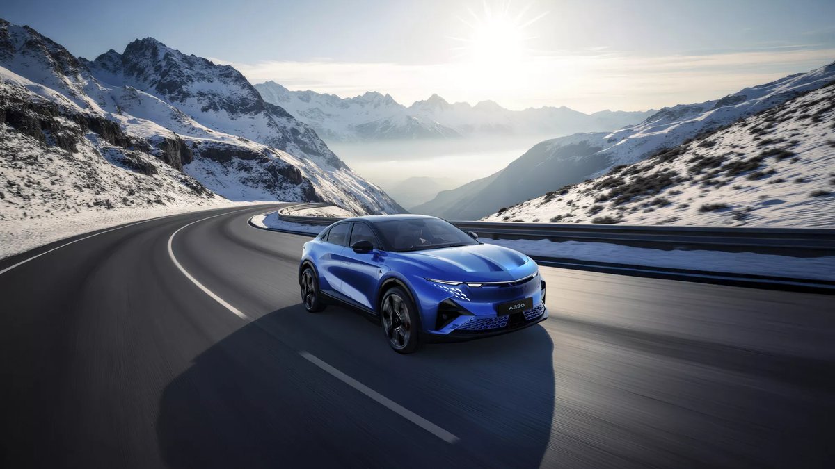 De Alpine A390 GTS heeft drie motoren en 470 pk